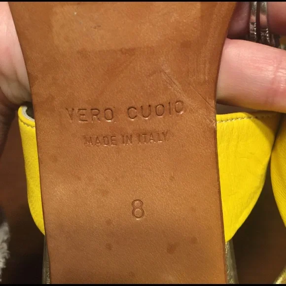 Richard Tyler Yellow Slides Sz 8 - Picture 7 of 8